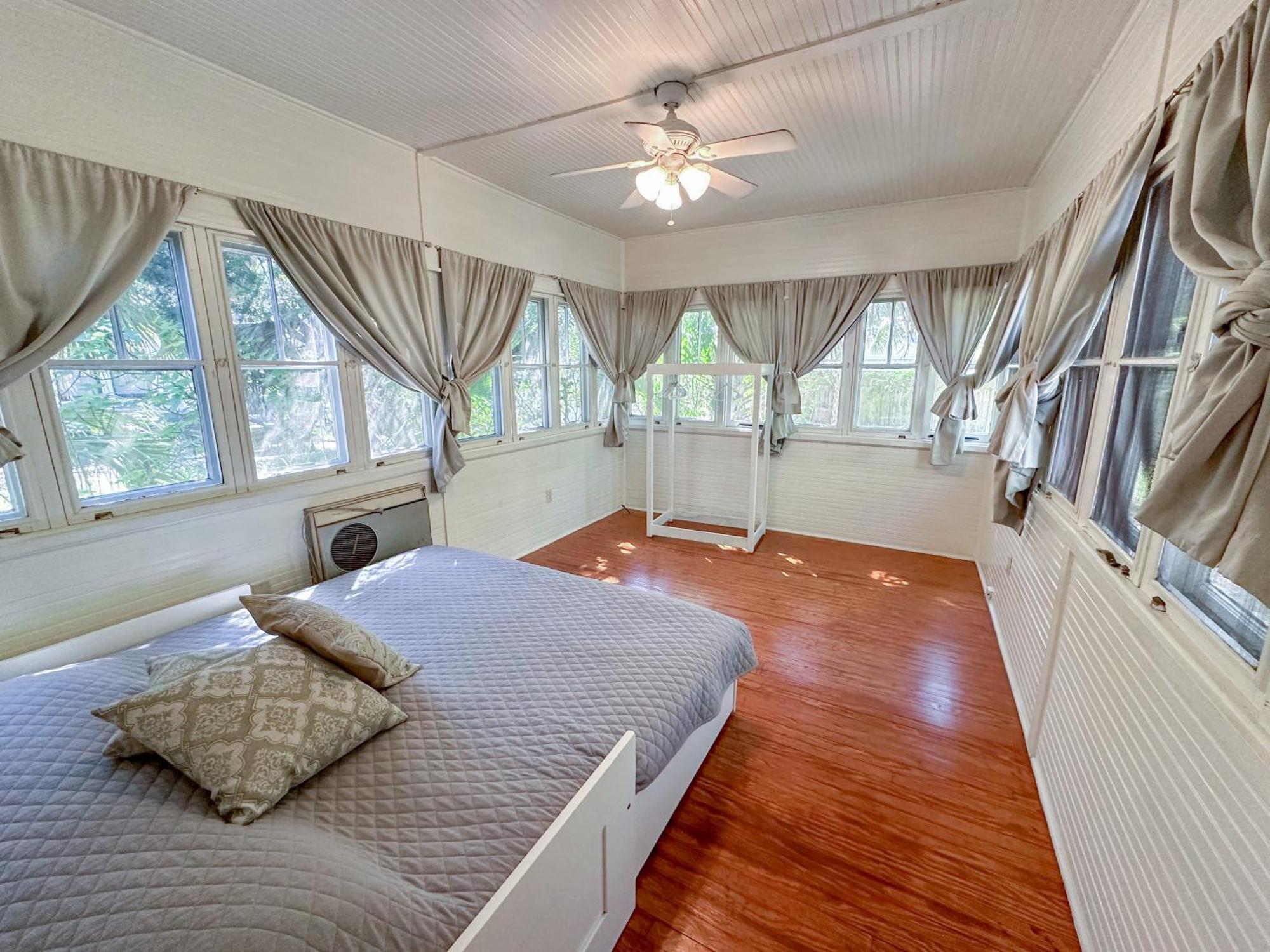 Adorable 1920S Home Near Uf Stadium Sleeps 10 เกนส์วิลล์ ภายนอก รูปภาพ